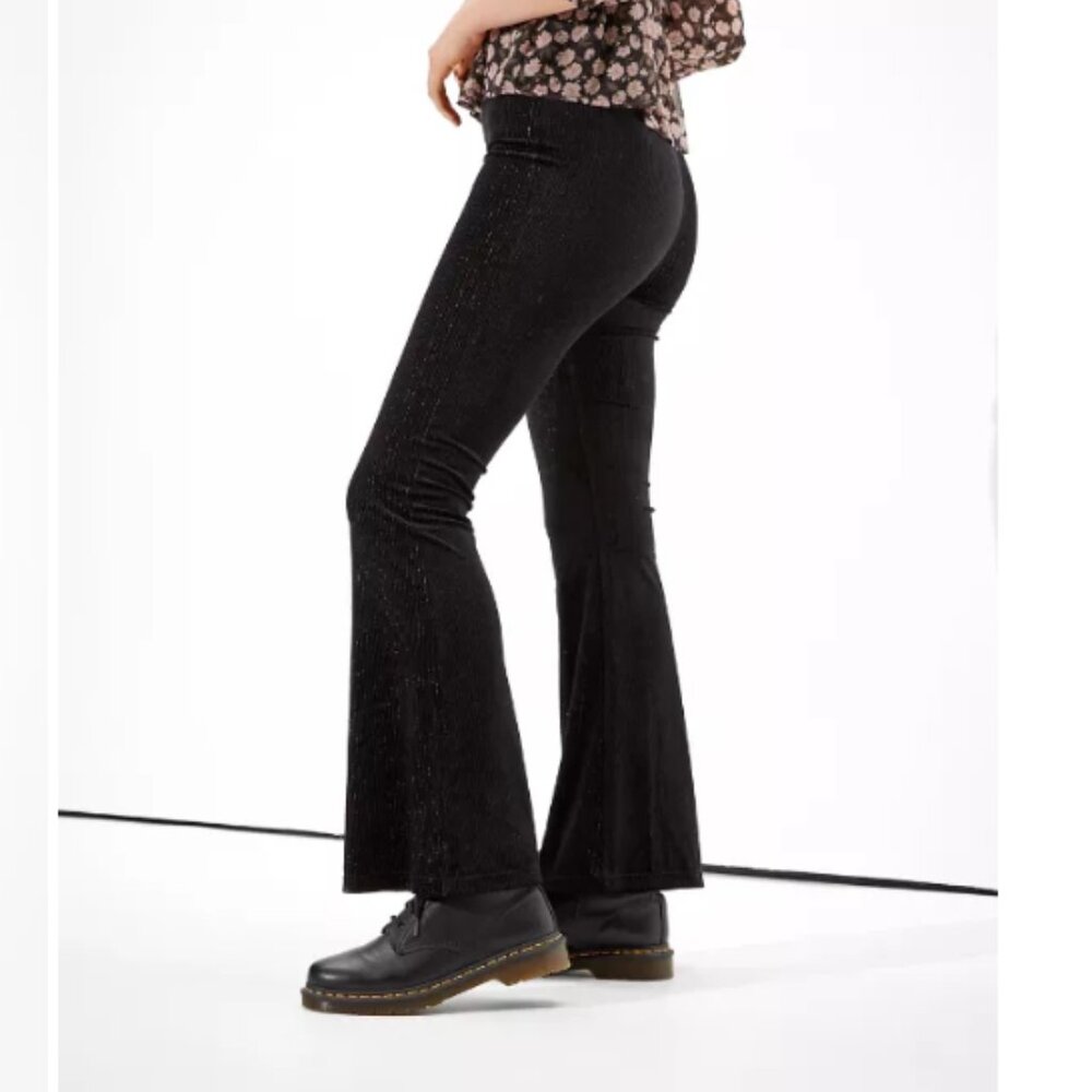 American Eagle Like New Hi-Rise Flare Shimmering Velvet Pants - Medium in Black